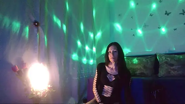 ElysaSun online show from April 24, 6:11 pm