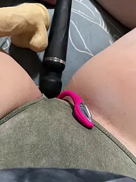 katcclovea online show from April 24, 6:00 pm