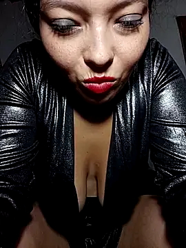 Snapshot of Melanymartinez105 chatting on October 12, 11:07 pm Melanymartinez105 online show from October 12, 11:07 pm