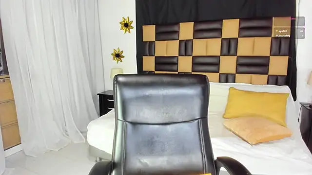 BarbieKano online show from September 28, 1:23 am