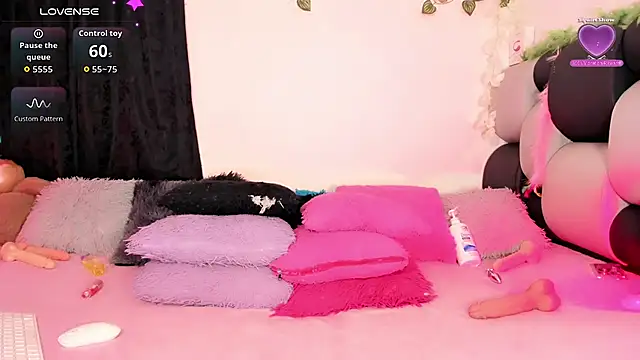 sabrinamossii online show from April 22, 12:07 am