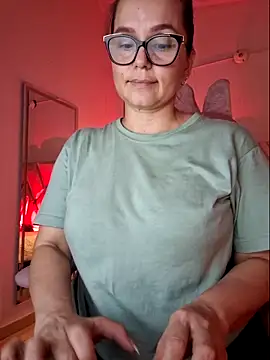 Snapshot of MariaPau_83 chatting on October 4, 12:27 am MariaPau 83 online show from October 4, 12:27 am