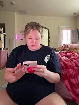 PiggyRose online show from April 25, 4:37 pm