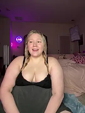 PiggyRose online show from April 7, 1:07 am