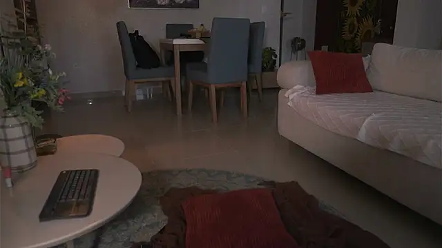 HannahEvanss online show from June 12, 1:30 pm
