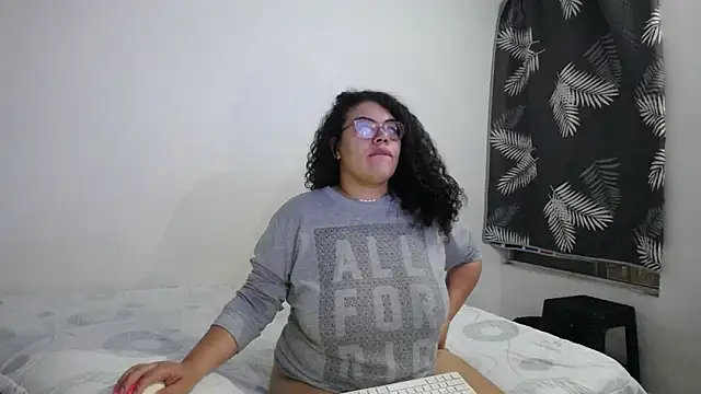 mabigomez00 online show from April 24, 9:23 am