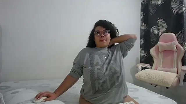 mabigomez00 online show from December 5, 10:05 am