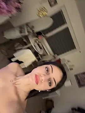 Prettylilgirll online show from May 20, 9:12 pm