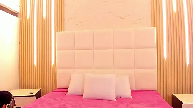 Snapshot of sofia_castrillon chatting on October 14, 8:22 pm sofia castrillon online show from October 14, 8:22 pm