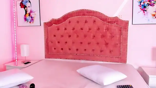 Snapshot of sofia_castrillon chatting on September 17, 12:47 pm sofia castrillon online show from September 17, 12:47 pm