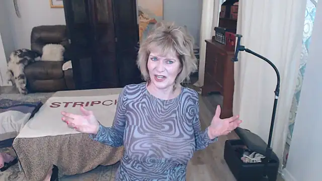 SindeeDix online show from May 7, 2:10 pm