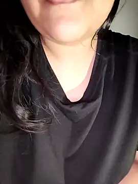 Snapshot of Annerae chatting on October 31, 5:28 pm Annerae online show from October 31, 5:28 pm