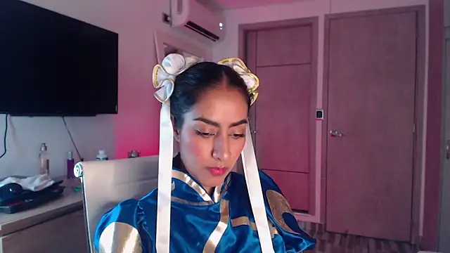 Snapshot of Brown_skin11 chatting on October 19, 8:44 pm Brown skin11 online show from October 19, 8:44 pm