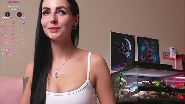 YaraAveiri online show from April 23, 12:12 pm