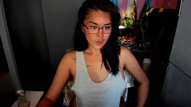 QuiinMollyXxX online show from March 7, 4:41 am