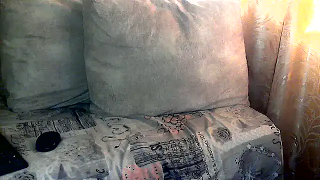 Snapshot of SweetiGloria chatting on October 12, 12:07 pm SweetiGloria online show from October 12, 12:07 pm