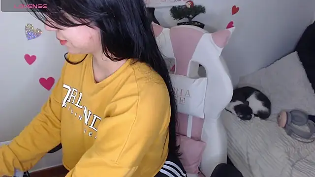 kim perri online show from April 27, 8:33 am