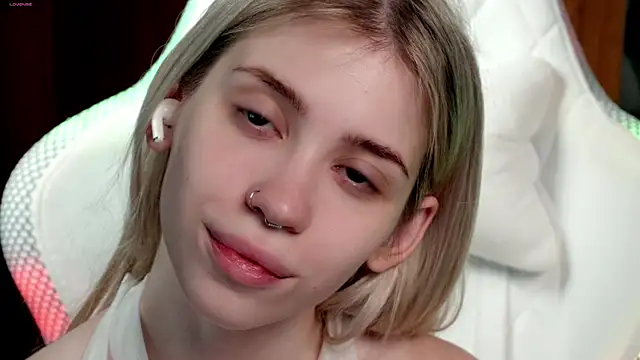 ho1yho1e online show from October 17, 7:50 pm