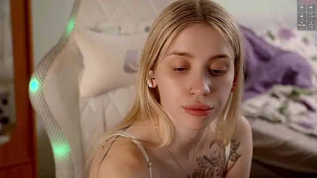 ho1yho1e online show from April 14, 8:09 pm