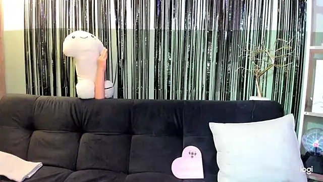 lilly sweett online show from February 20, 11:05 pm