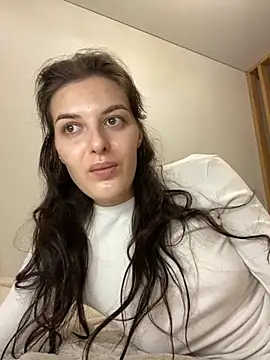 little belucci online show from November 18, 4:08 pm