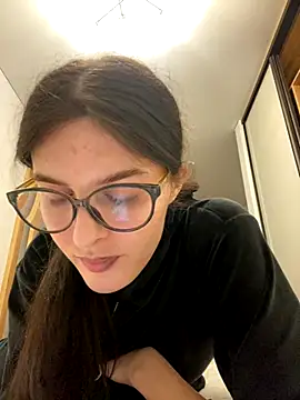 little belucci online show from October 24, 3:30 pm