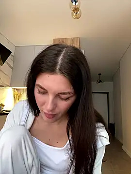 little belucci online show from January 12, 2:11 pm