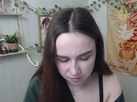 VeryVeryVeryShy  online show from April 25, 5:32 am