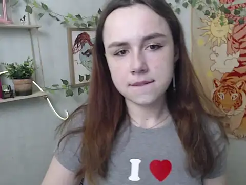 VeryVeryVeryShy  online show from April 26, 5:27 am