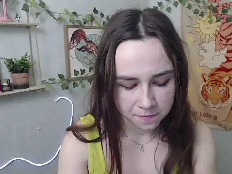 VeryVeryVeryShy  online show from April 22, 5:48 am