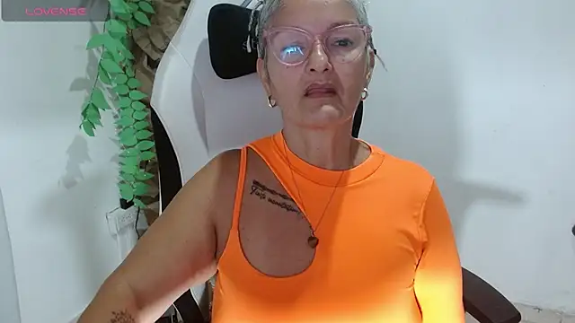 bety-cum2 online show from April 19, 12:49 pm