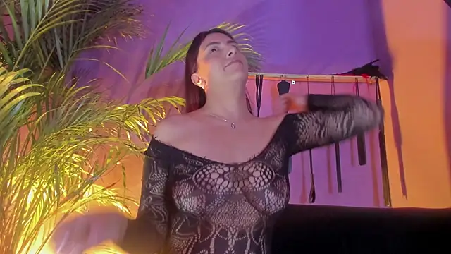 isa kiss online show from April 23, 12:12 pm