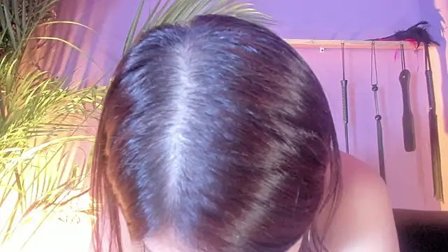 isa kiss online show from April 26, 2:04 pm