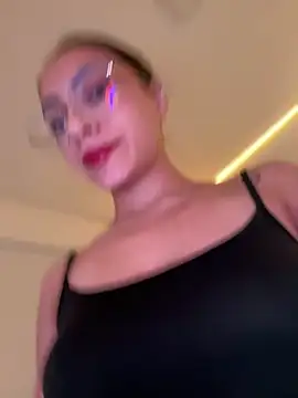 martiiaciar online show from March 10, 3:21 am