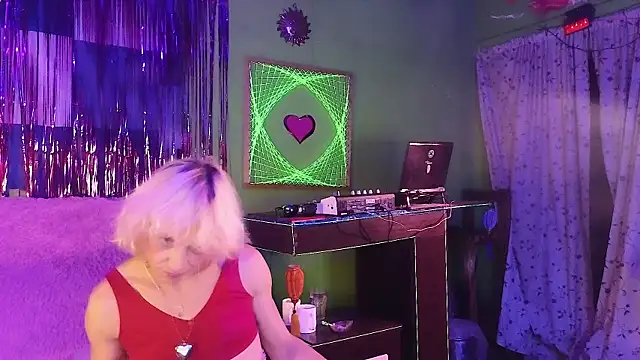 Snapshot of Alexa_Cosmic chatting on October 4, 1:11 am Alexa Cosmic online show from October 4, 1:11 am