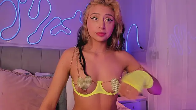 Sofly s online show from December 5, 12:50 pm