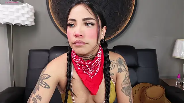 miss vaiolette online show from April 20, 11:02 am