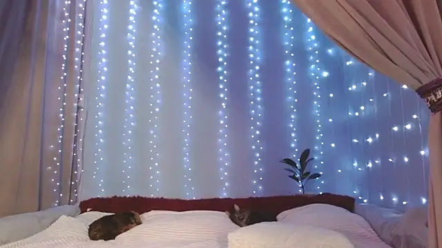 julia renard online show from April 12, 8:00 pm