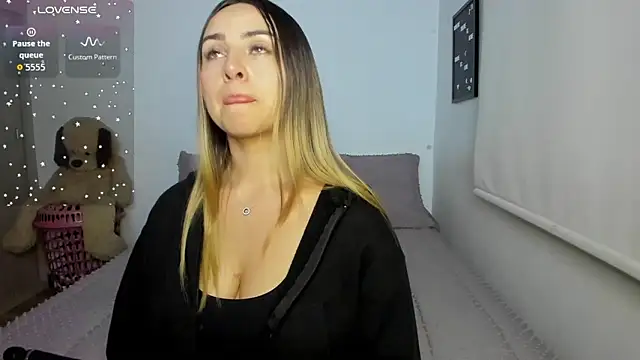 sophi mooreno online show from June 5, 2:04 am