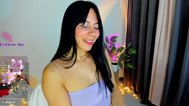 Snapshot of Silvanna-Moree chatting on October 18, 8:10 pm Silvanna-Moree online show from October 18, 8:10 pm
