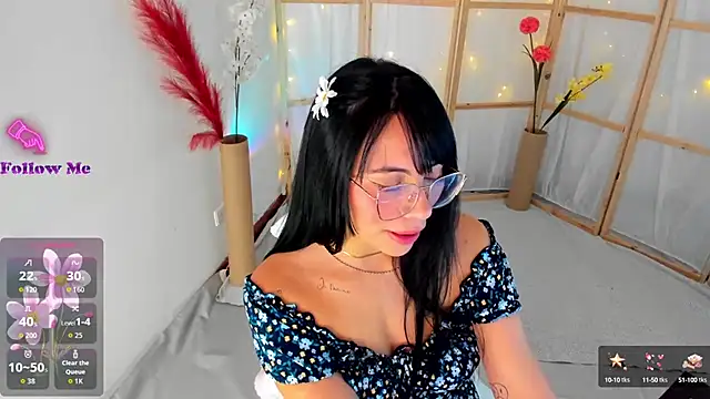 Snapshot of Silvanna-Moree chatting on October 11, 2:42 pm Silvanna-Moree online show from October 11, 2:42 pm