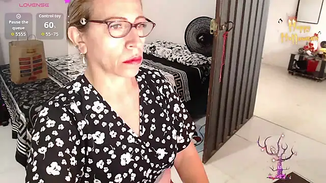 Chayla Ruiz online show from October 18, 7:37 pm