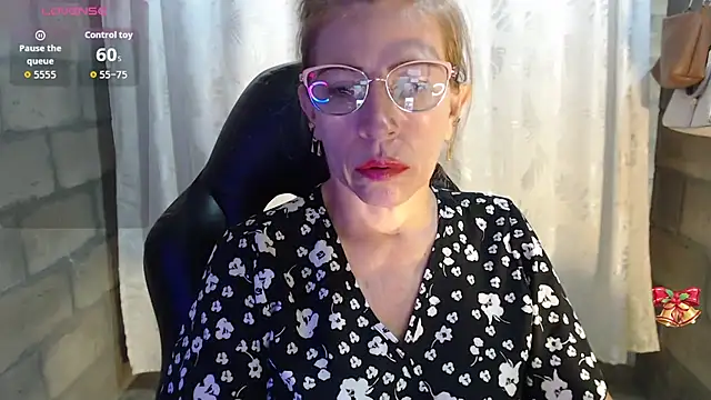 Chayla Ruiz online show from March 12, 1:25 pm