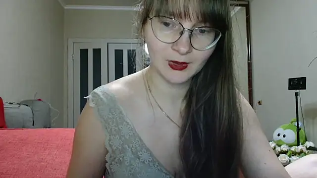 KiraGoldens online show from November 25, 9:22 am