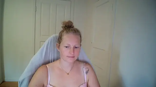 Girlnina-1995 online show from July 20, 10:39 am
