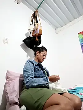 Bigassmommy x online show from April 17, 11:18 pm