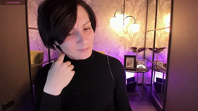 LorenDaze online show from February 13, 8:16 am