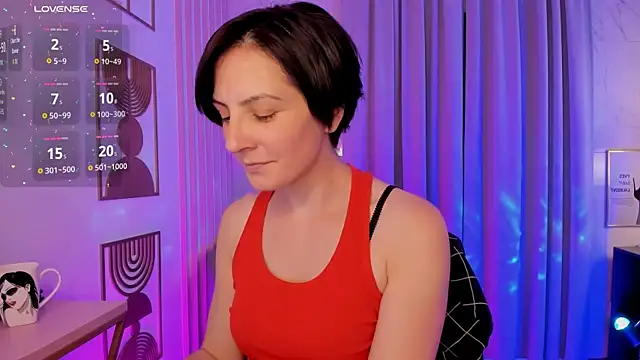 LorenDaze online show from July 25, 2:13 pm