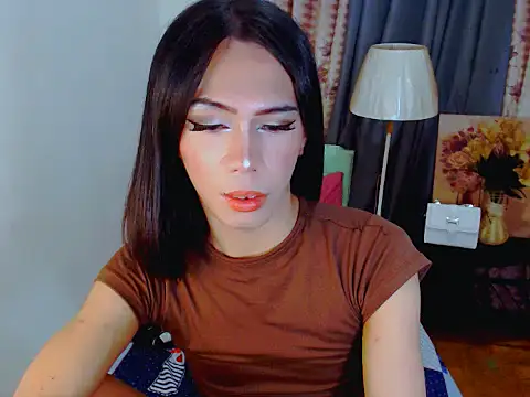 Snapshot of ELLIZABETHFORCUMXX chatting on September 30, 1:28 pm ELLIZABETHFORCUMXX online show from September 30, 1:28 pm