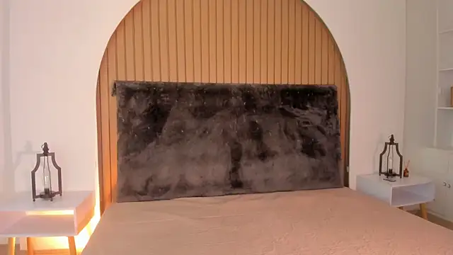 Karlagonzales  online show from April 21, 6:59 pm